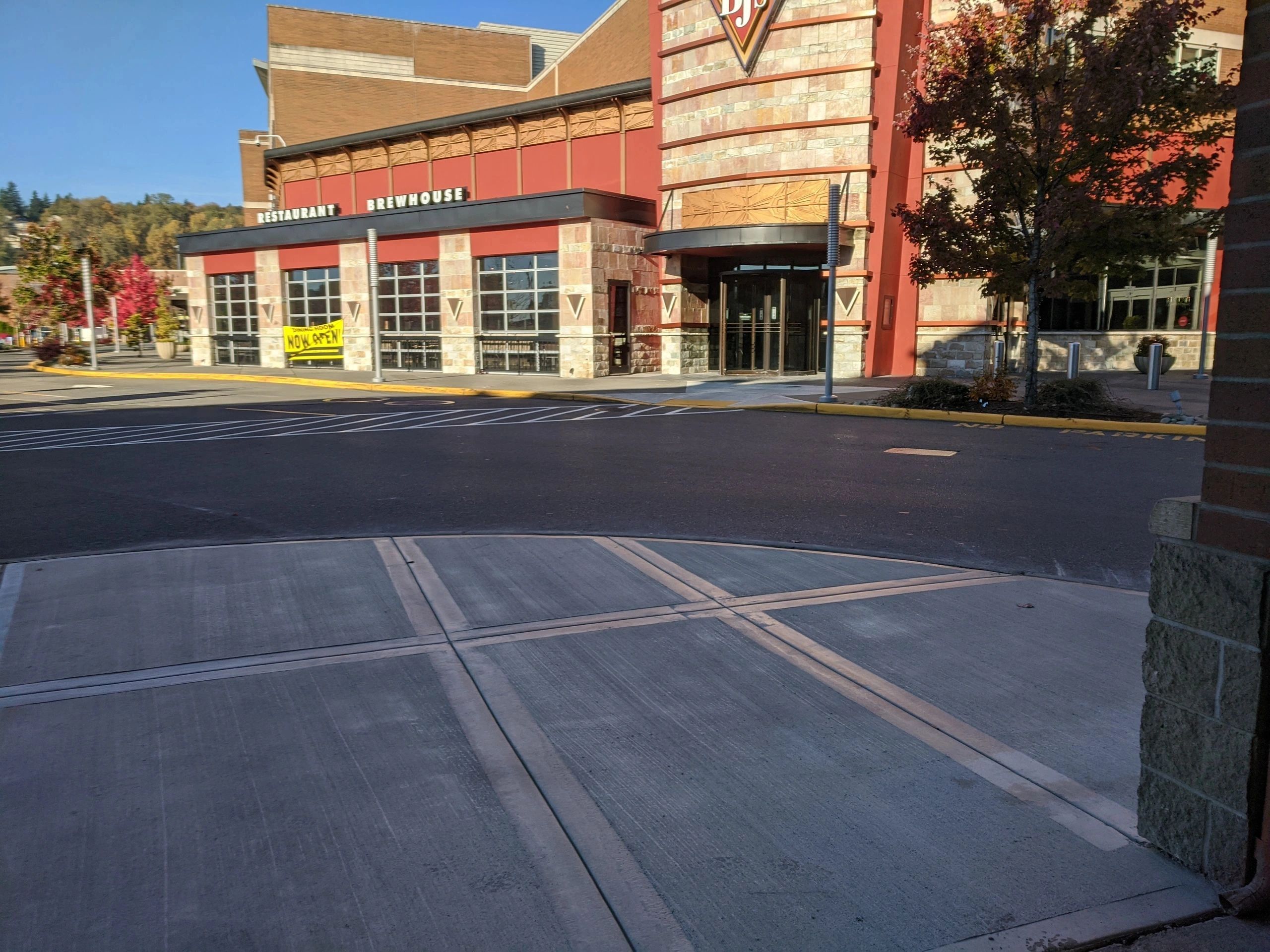 Commercial concrete sidewalk installation in Western Washington