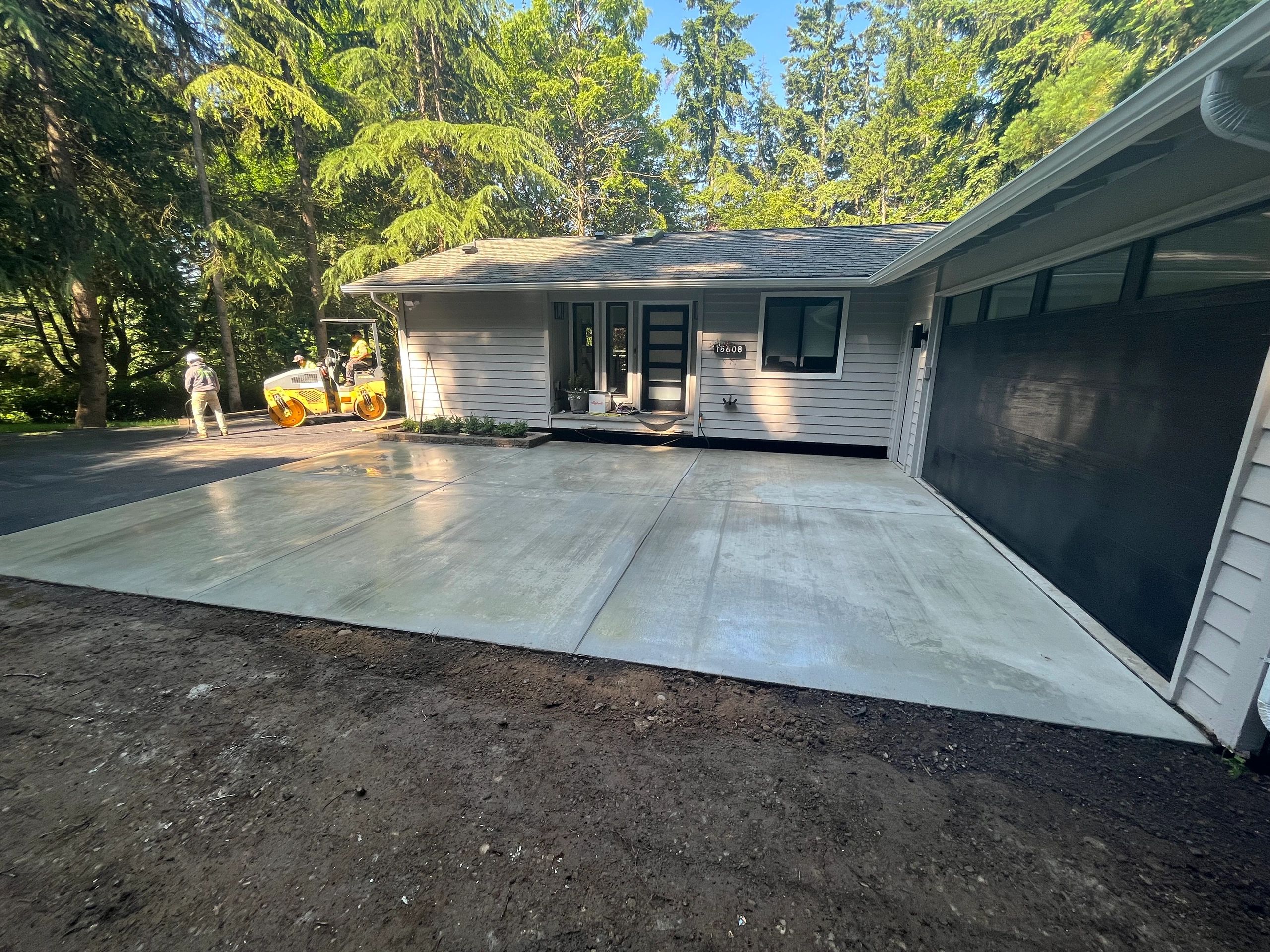 Residential concrete driveway flatwork in Western Washington